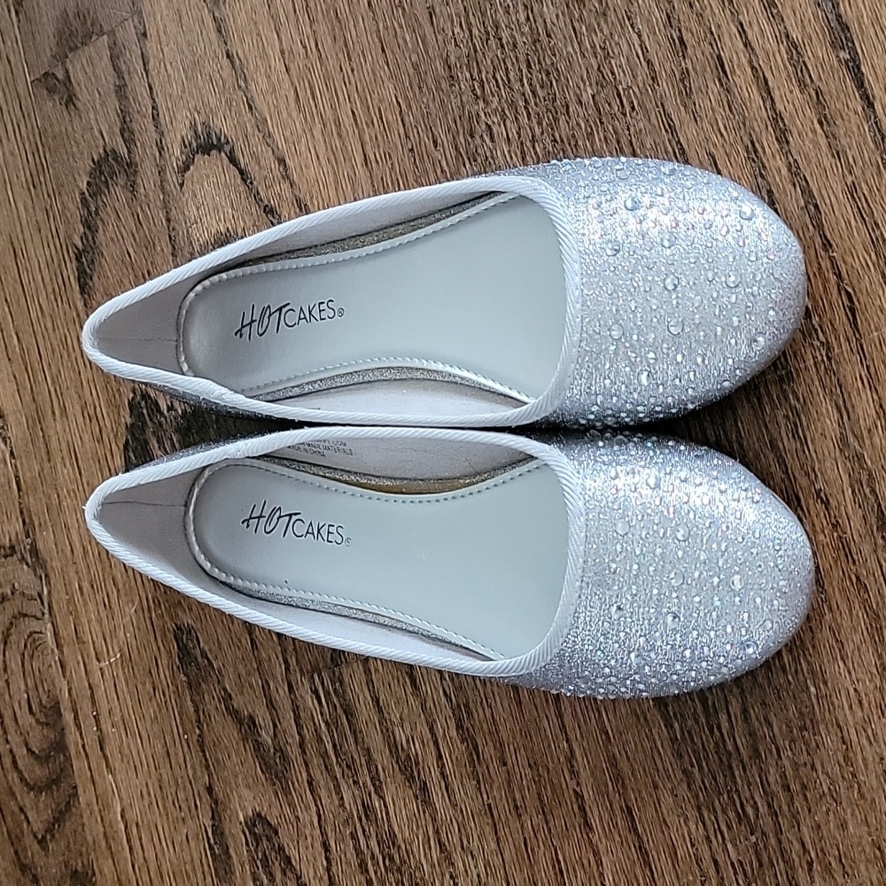 Hotcakes Silver Glitter SlipOns, Size 1.5